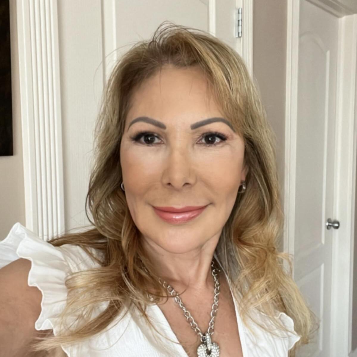 I’m a Spanish/English nanny available live-out
