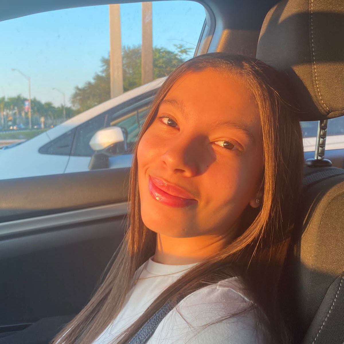 Enthusiastic, energetic, and kind student looking to do part time work. Willing to help with household shores.