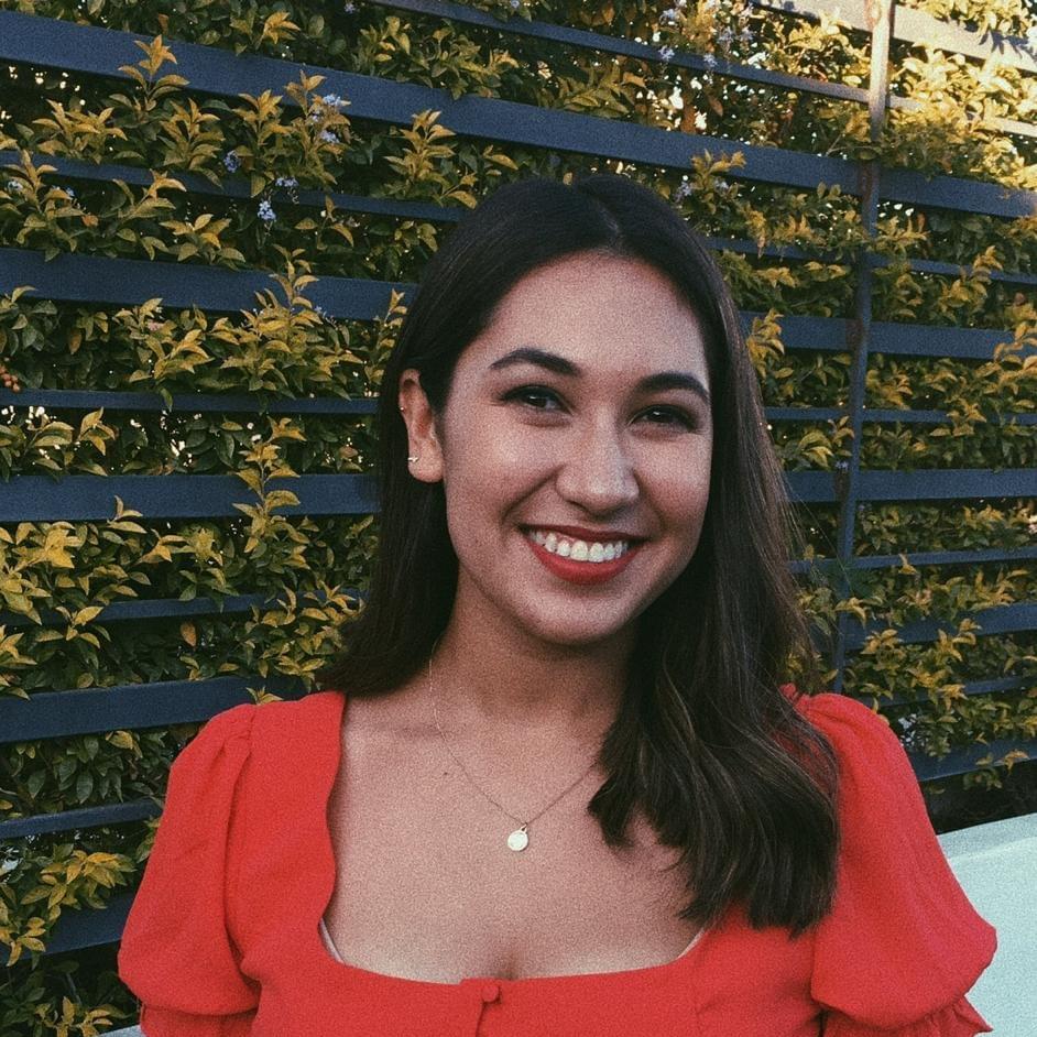 Hello, my name is Samantha im a babysitter with 3 years of experience, im friendly, patient, lovely and proactive :)