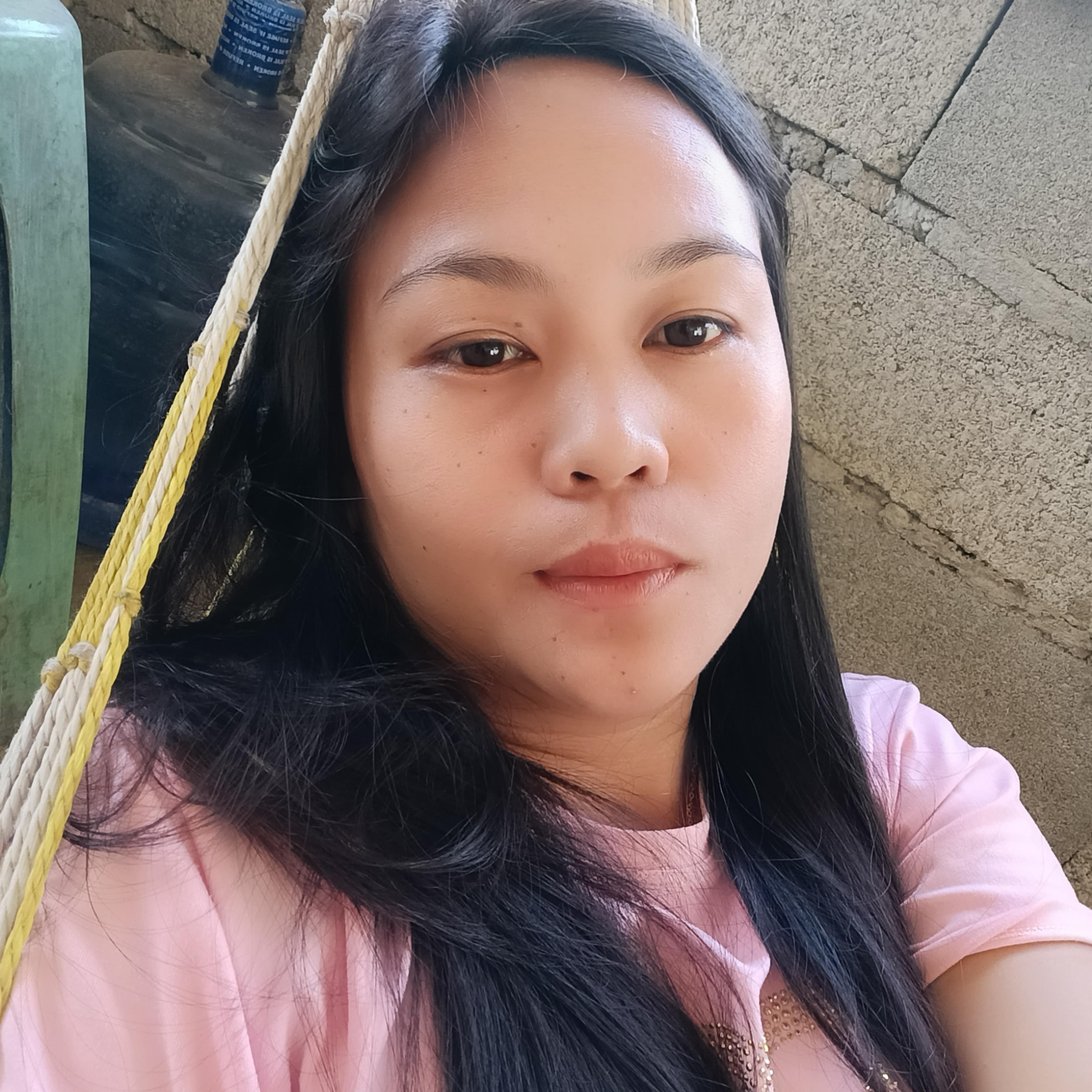 Im looking for a job for nanny or housekeeping .