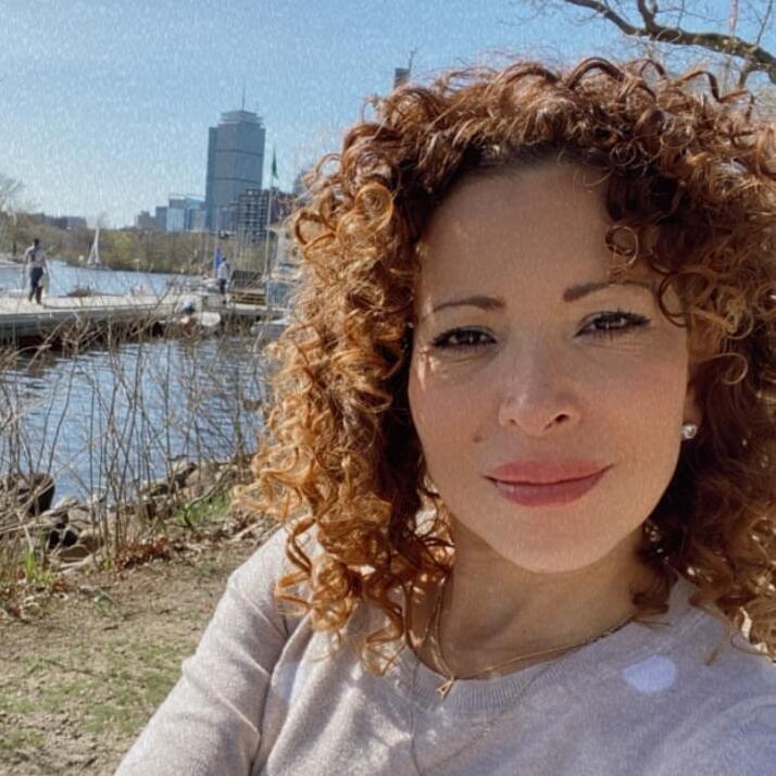 Hello Families! I am Ana an experience nanny/babysitter who is mom as well