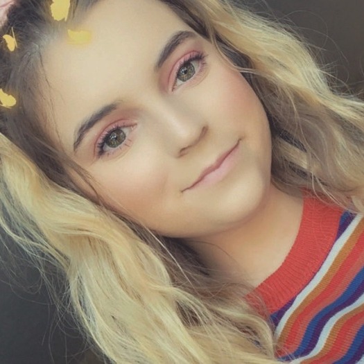 My name is Hannah, i am 18 years old currently enrolled in college to be a social worker.