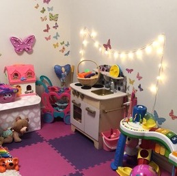 Nanny provides child home care